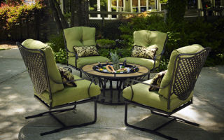 Features forged garden furniture, a review of models