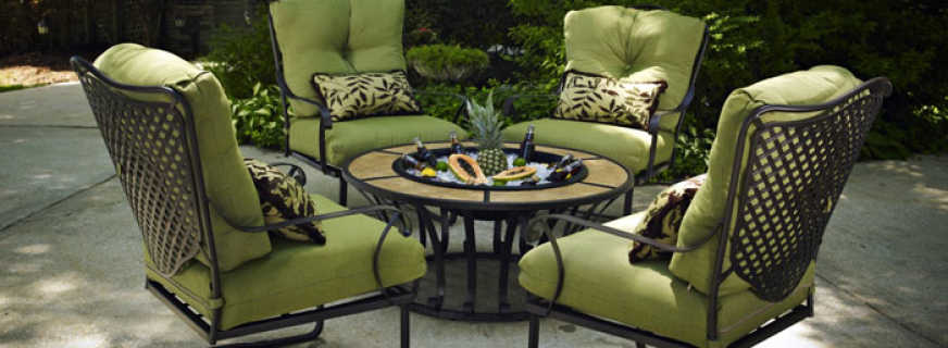 Features forged garden furniture, a review of models