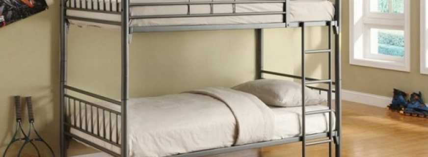 Características de una cama litera de metal, su selección y colocación.
