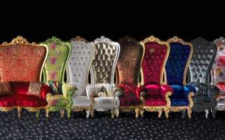 Características de una combinación de una silla del trono con interiores modernos.