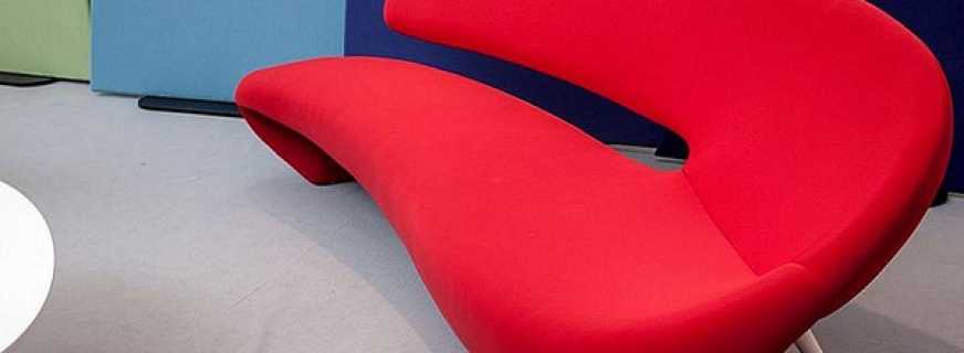 How to refresh the interior with a red sofa, design tips