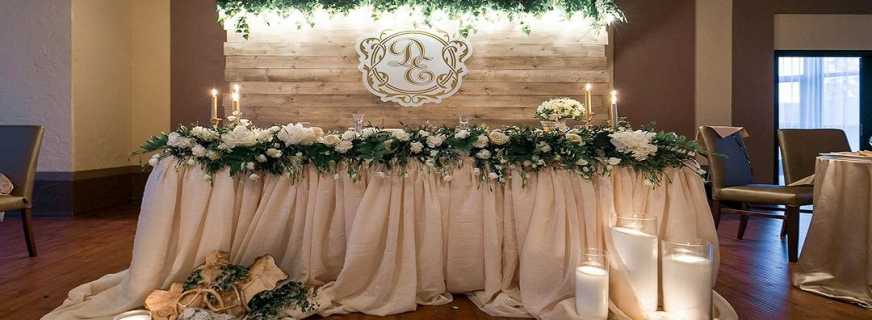 Idéias para decorar uma mesa de casamento, soluções clássicas e criativas