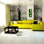 Sofá amarillo en la sala de estar